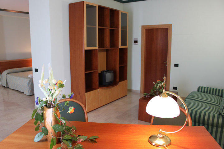 Casa Per Ferie Benedetto XIII Hotel Gravina in Puglia Bilik gambar